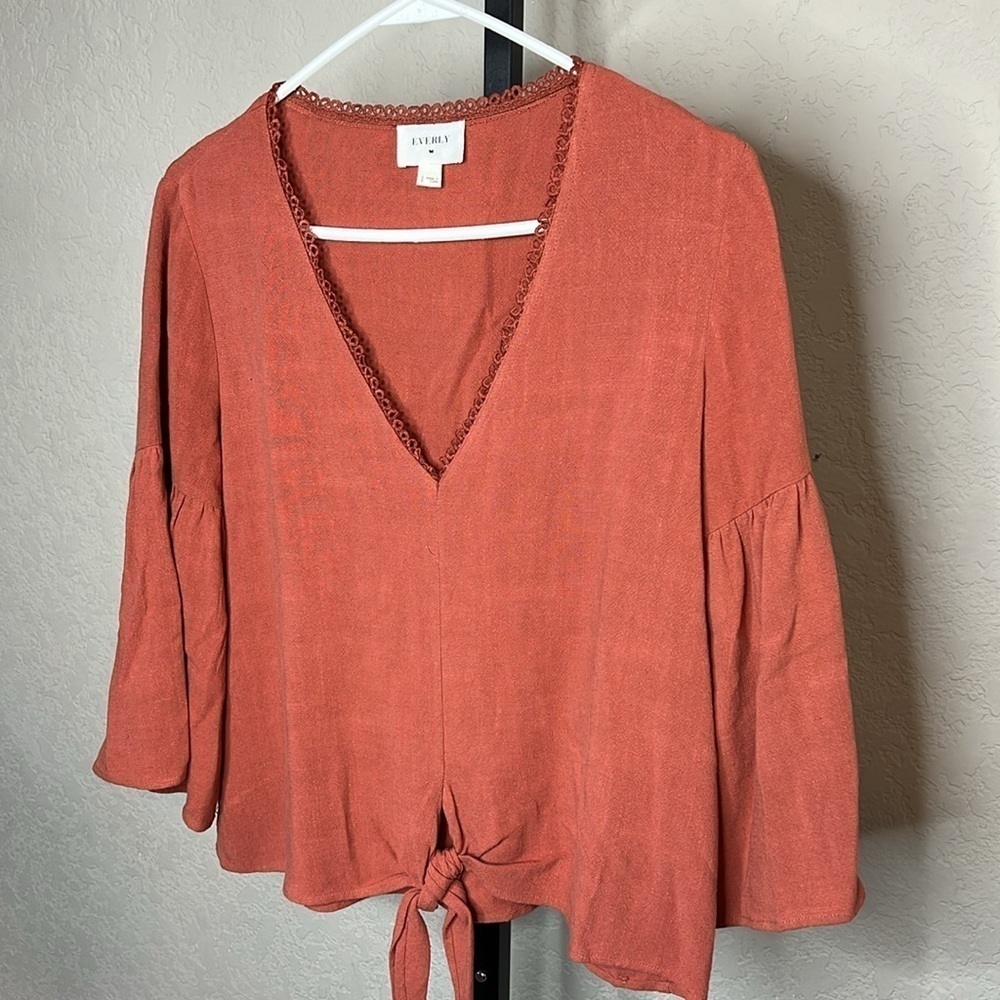 064 - Everly NWOT Coral Long Sleeve Crop, Size Small - Picture 2 of 6